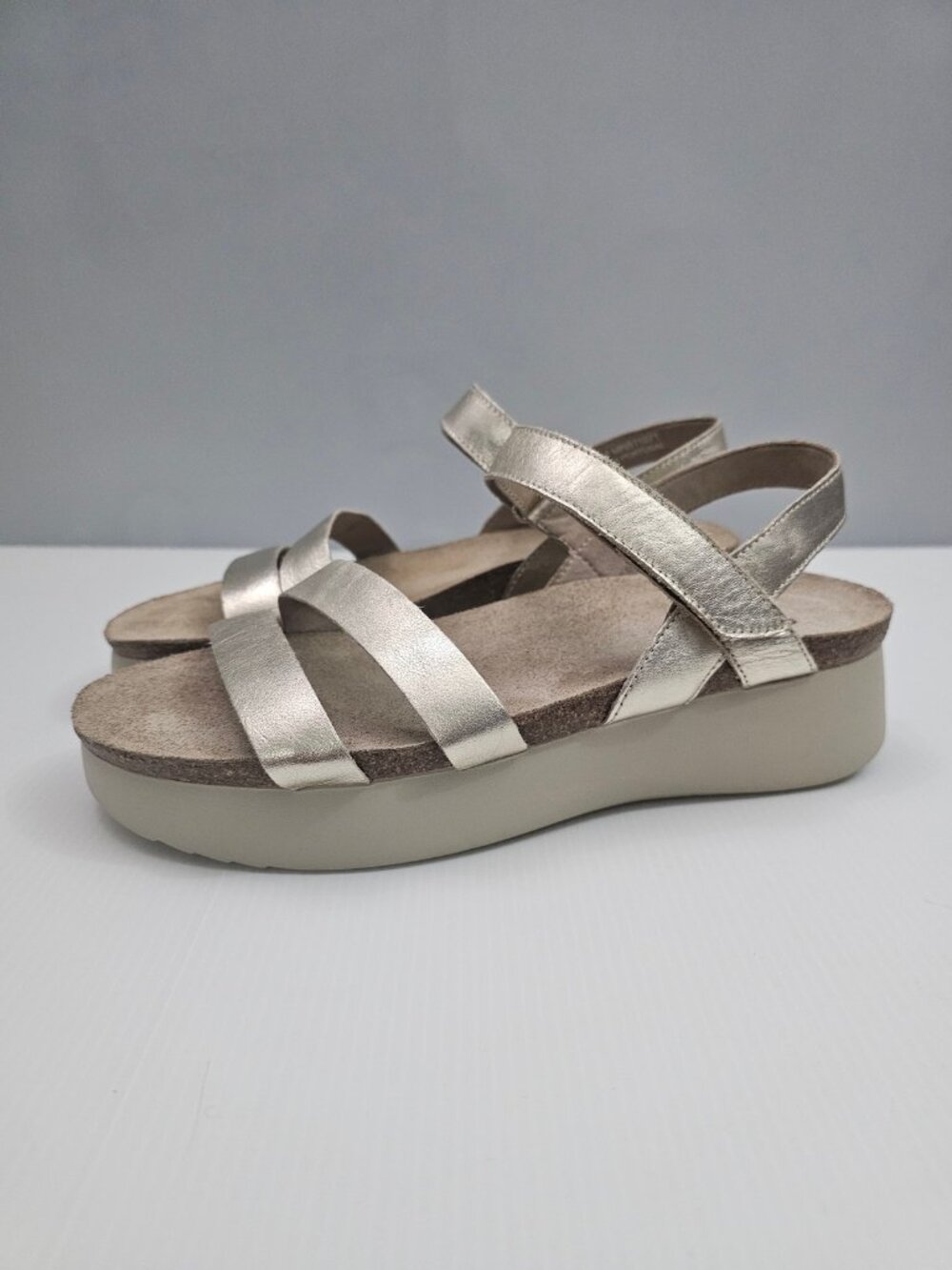 Munro Juniper Platform Sandals Womens 9.5 Metallic Gold Leather Wedge Comfort